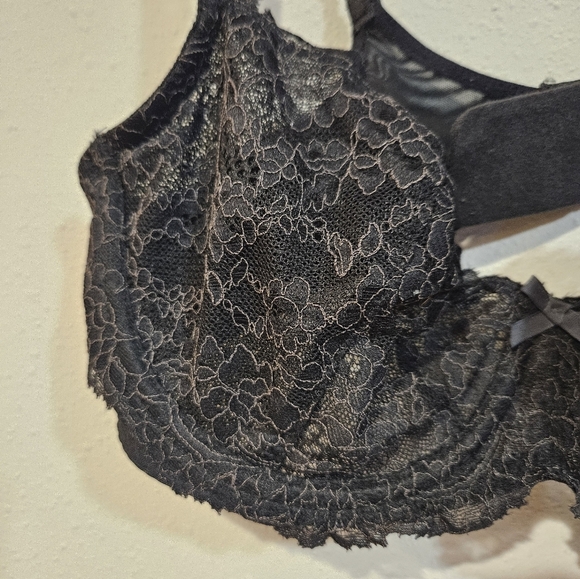 Victoria Secret Black Lace Bra - Picture 4 of 8